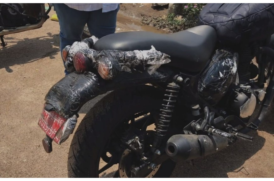Royal Enfield Hunter 350 rear view.